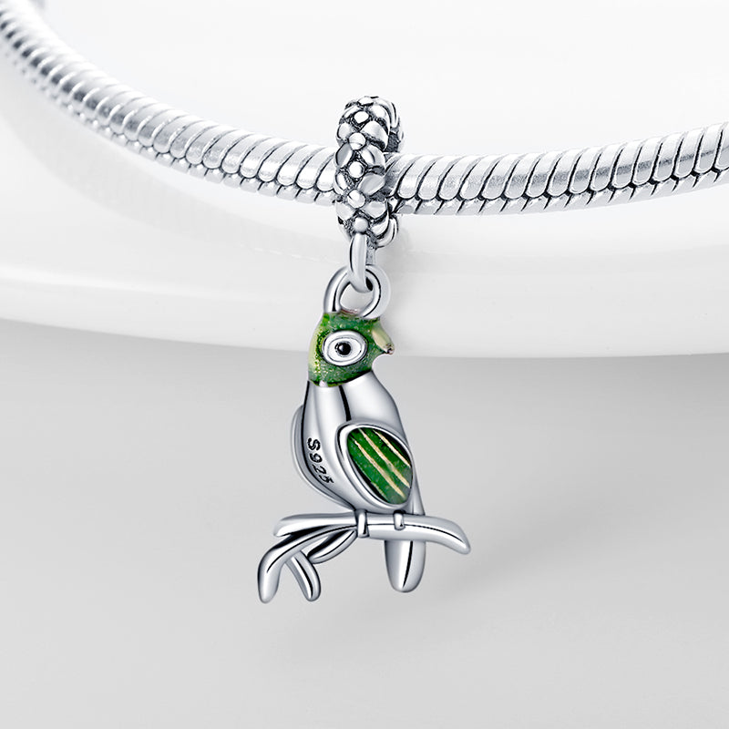 Charm pendentif oiseau vert sur une branche en argent - Korell charms