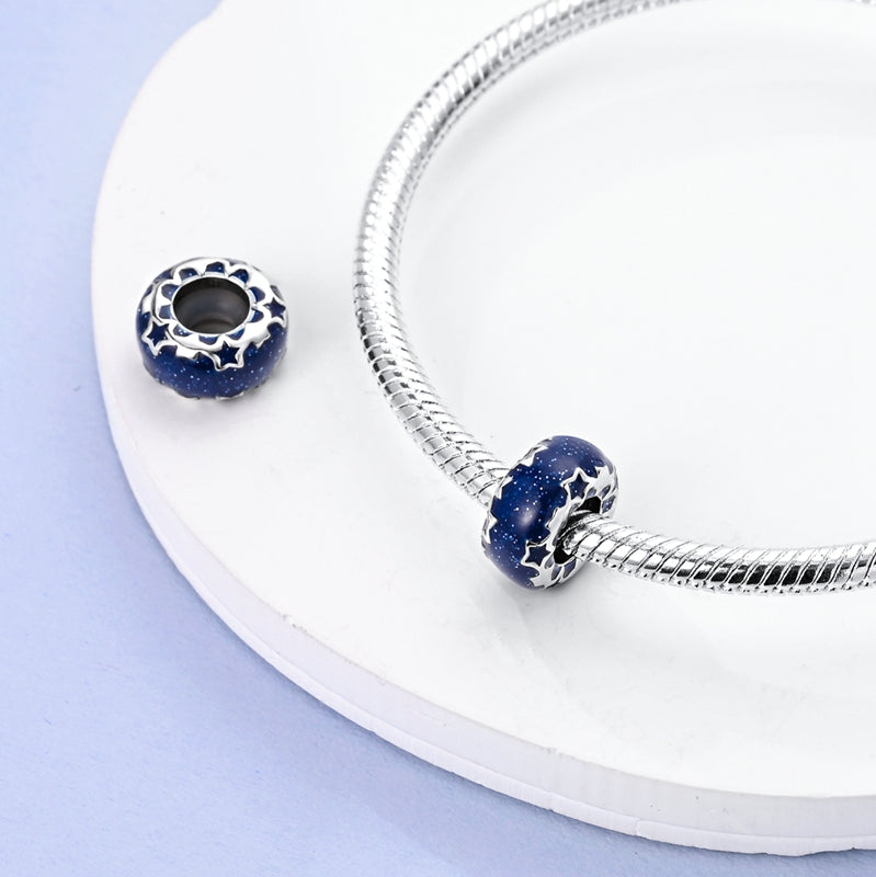 Charm perle bleu foncé à étoiles en argent - Korell charms