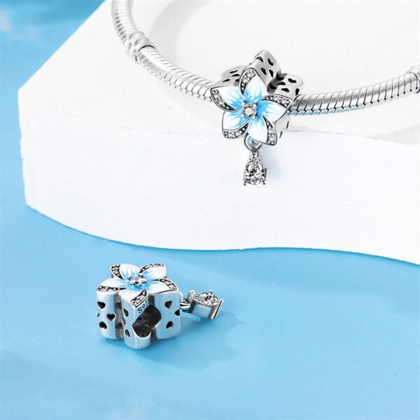Charm fleur blanche et bleue goutte en cristal en argent - Korell charms