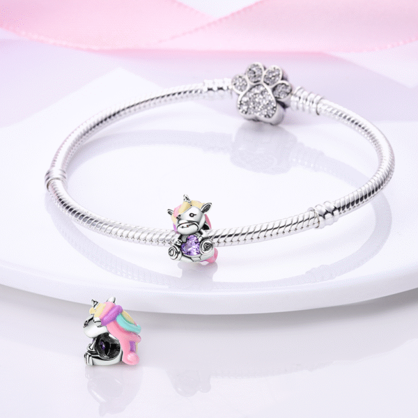 Charm licorne assise et cœur violet en argent - Korell charms