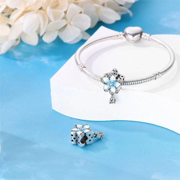 Charm fleur blanche et bleue goutte en cristal en argent - Korell charms