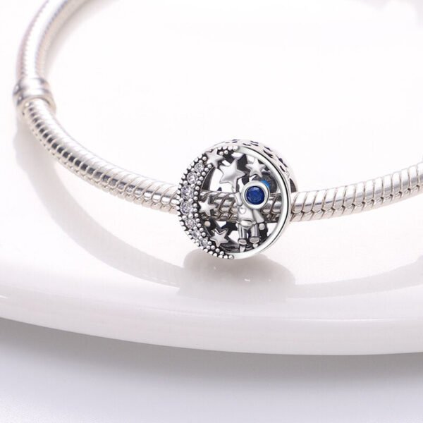 Charm rond astronaute, quartier de lune et étoiles en argent - Korell charms